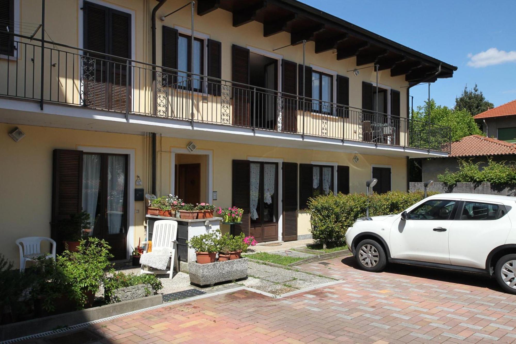 Petalo Bianco 100M From Lake - Happy Rentals Baveno Exterior foto