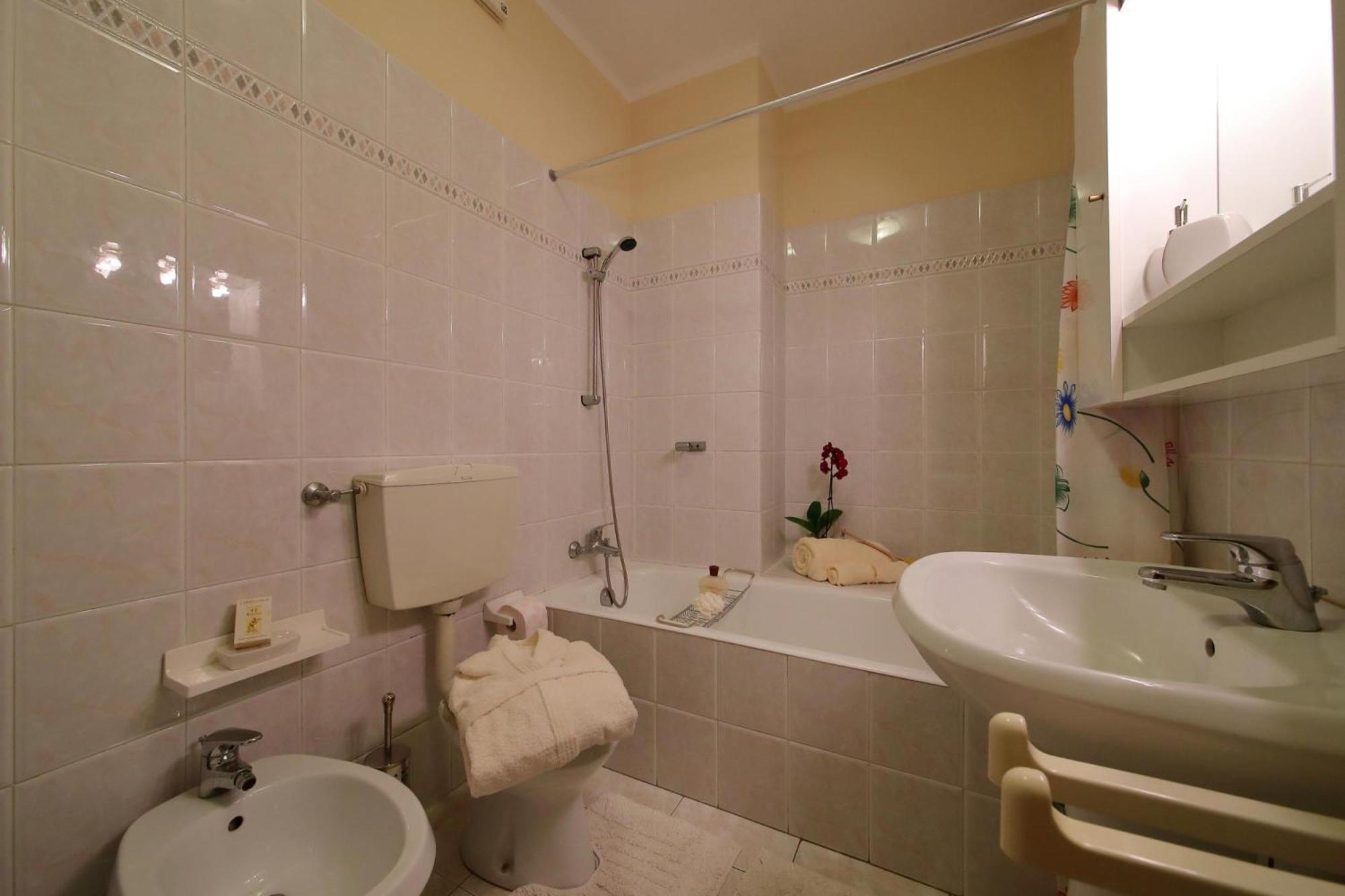 Petalo Bianco 100M From Lake - Happy Rentals Baveno Exterior foto